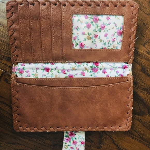 Tan Element Wallet - Picture 2 of 3